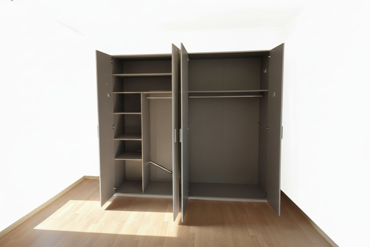 Kleerkast 4 deurs/ garderobe 4 portes